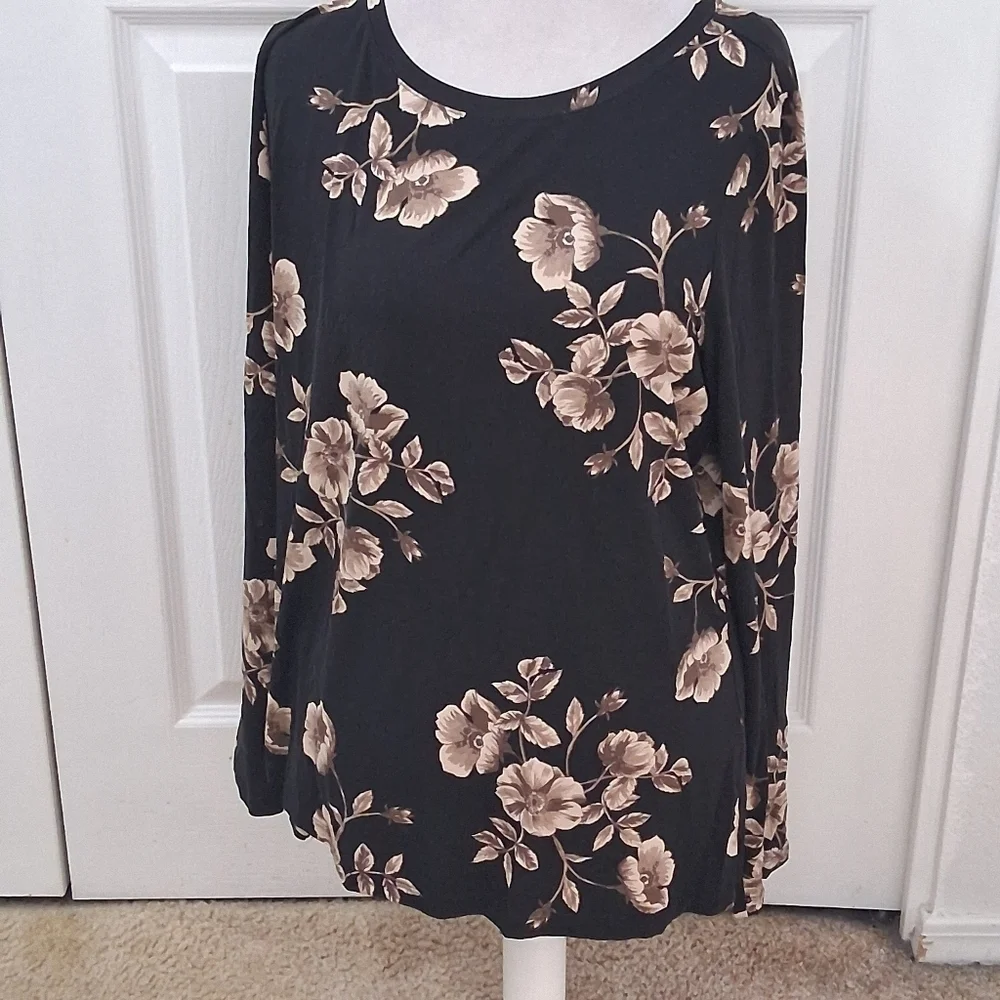 Colleen Lopez Black Floral Top Size 1X